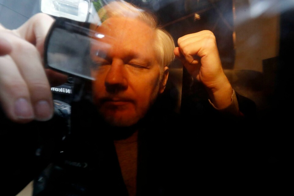 Julian Assange avbildet da han ankom retten i London onsdag. Foto: NTB scanpix