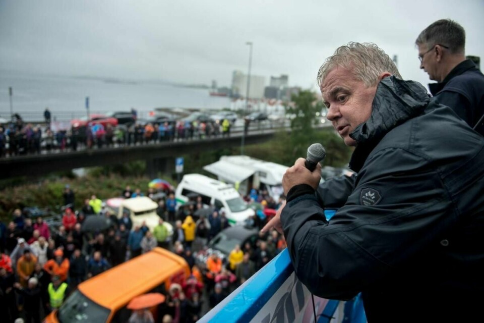 Aksjonen mot bomringen på bybroa i Stavanger. Leif Arne Moi Nilsen (FRP) møtte opp for å stenge trafikken på broen som går fra Stavanger til Hundvåg. Foto: Carina Johansen / NTB Scanpix