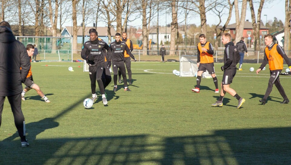 Alagie Sanyang (med ball) scoret de eneste målene da MFK slo Sola på Melløs.