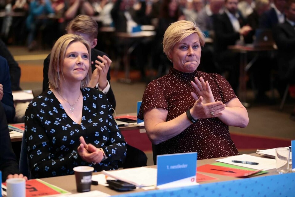 Nestleder Sylvi Listhaug prøvde forgjeves å stagge Frp-landsmøtet da Carl I. Hagen foreslo å bruke penger fra Oljefondet til å rive bommer. Bomstriden illustrerer hvilke problemer Siv Jensen har i Frp. Foto: Lise Åserud, NTB Scanpix
