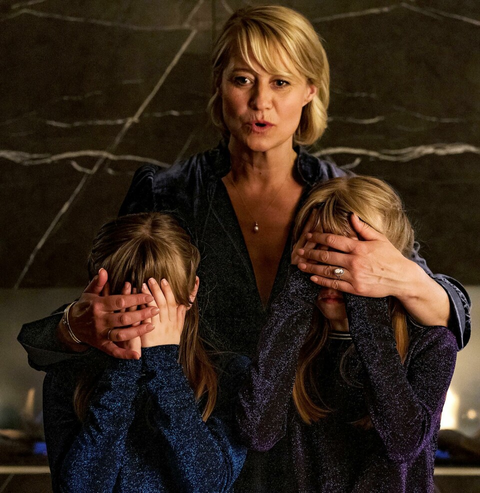 Åpningsfilmen «Dronningen» handler om en advokatmamma som innleder et forhold til sin tenåring-stesønn. Filmen har mottatt unisont gode kritikker hjemme i Danmark. Hovedrolleinnehaver Trine Dyrholm gjester festivalen som går av stabelen 3. juni og varer til og med 9. juni. ALLE FOTO: OSLO PIX Åpningsfilmen «Dronningen» handler om en advokatmamma som innleder et forhold til sin tenåring-stesønn. Filmen har mottatt unisont gode kritikker hjemme i Danmark. Hovedrolleinnehaver Trine Dyrholm gjester festivalen som går av stabelen 3. juni og varer til og med 9. juni. ALLE FOTO: OSLO PIX