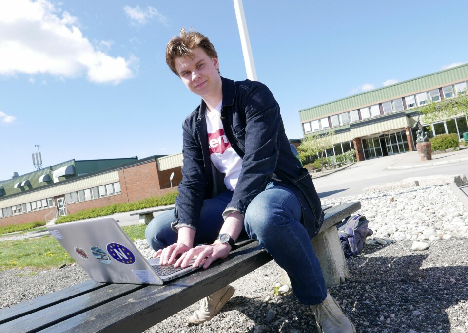 SLÅR ET SLAG FOR SKOLEMASKIN: AUF-leder i Fredrikstad, Mathias Lind Høyning, som også er elev ved Greåker videregående skole.