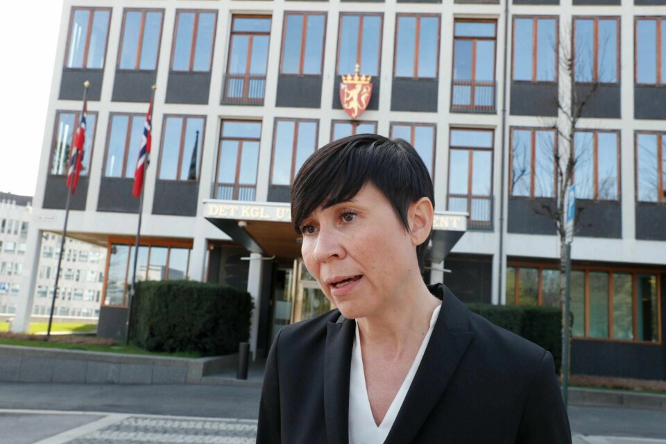Utenriksminister Ine Eriksen Søreide blander seg ikke borti Assange-saken.