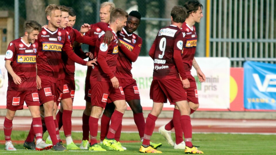 Pontus Engblom ble nok en gang tungen på vektskålen på Sandnes stadion, men denne gangen for bortelaget. Foto: Pål Karstensen Pontus Engblom ble nok en gang tungen på vektskålen på Sandnes stadion, men denne gangen for bortelaget. Foto: Pål Karstensen