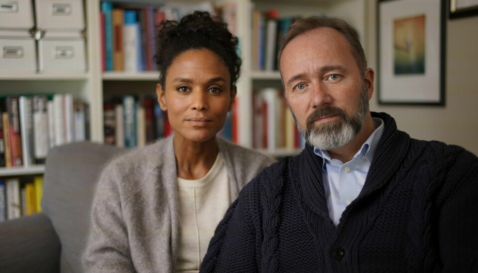 Trond Giske gifter seg med Haddy Njie til sommeren. Her er de to fotografert til TV 2-programmet «Vårt lille land». Foto: Frank Melhus / TV 2 / NTB scanpix