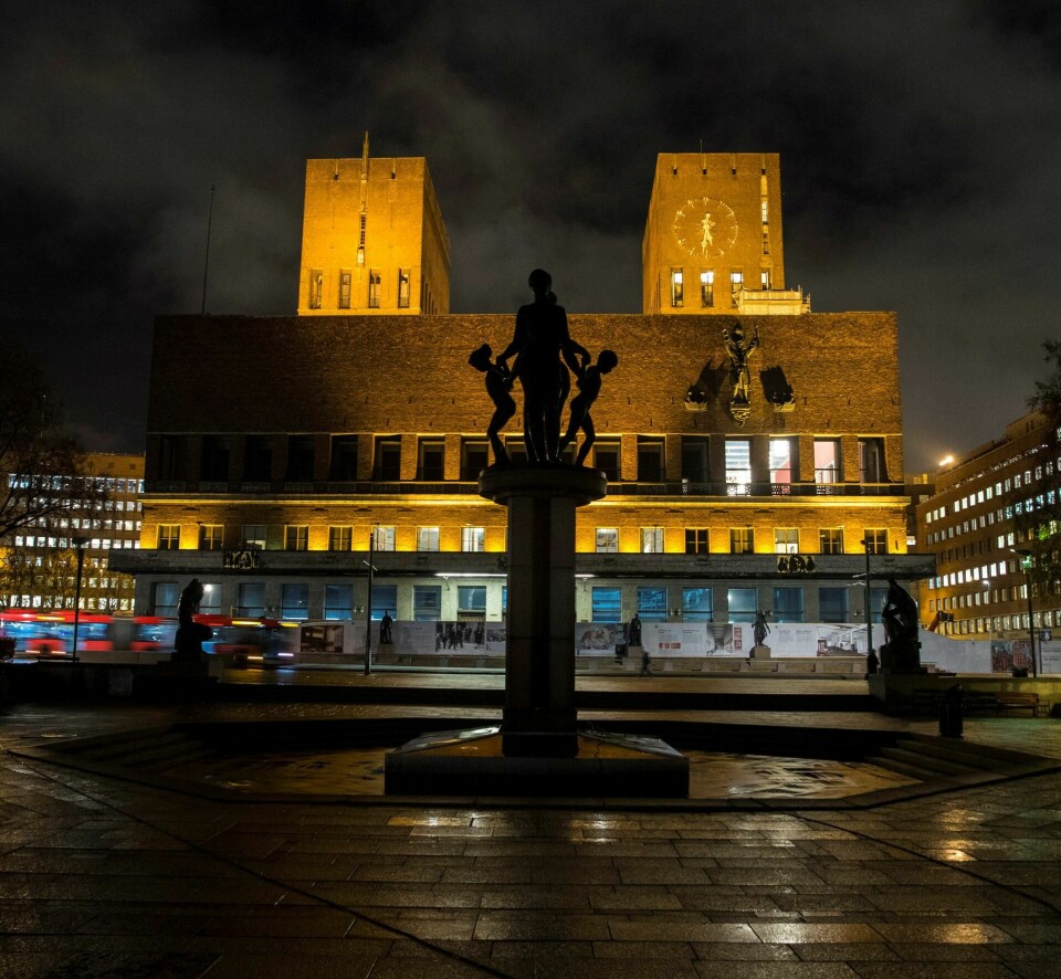 fasaden: Solcelleanlegget på rådhuset i Oslo, som byrådet varslet i mars, skal produsere energi til blant annet fasadebelysningen. FOTO: VIDAR RUUD/NTB SCANPIX fasaden: Solcelleanlegget på rådhuset i Oslo, som byrådet varslet i mars, skal produsere energi til blant annet fasadebelysningen. FOTO: VIDAR RUUD/NTB SCANPIX