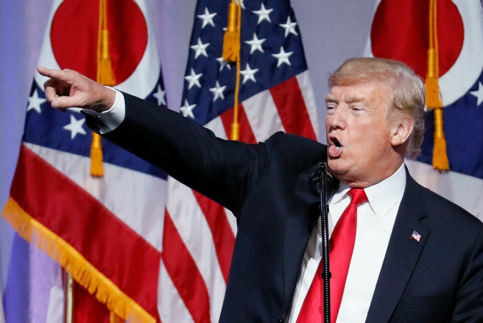 President Donald Trump taler til sine egne på et valgkampmøte i Ohio. Men bare 38 prosent av amerikanerne mener han gjør en god jobb. President Donald Trump speaks during the 2018 Ohio Republican Party State Dinner, Friday, Aug. 24, 2018, in Columbus, Ohio. (AP Photo/John Minchillo)
