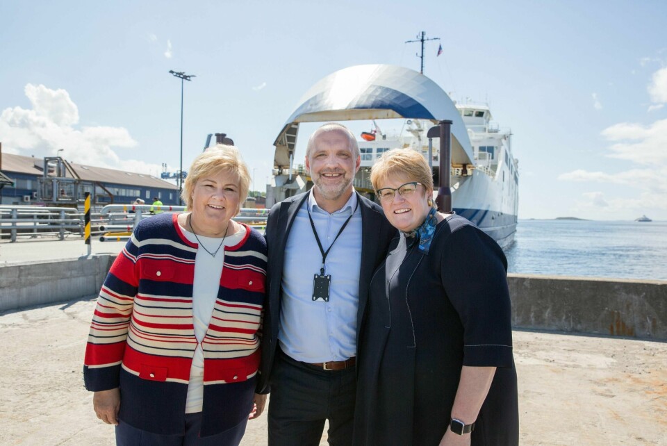 Statsminister Erna Solberg og kultur- og likestillingsminister Trine Skei Grande besøkte Øyvind Lund, administerende direktør i Bastø Fosen, på fergekaia i Moss tirsdag. Selskapet har fått 31 millioner kroner fra Enova for å elektrifisere én av fergene som går mellom Moss og Horten.