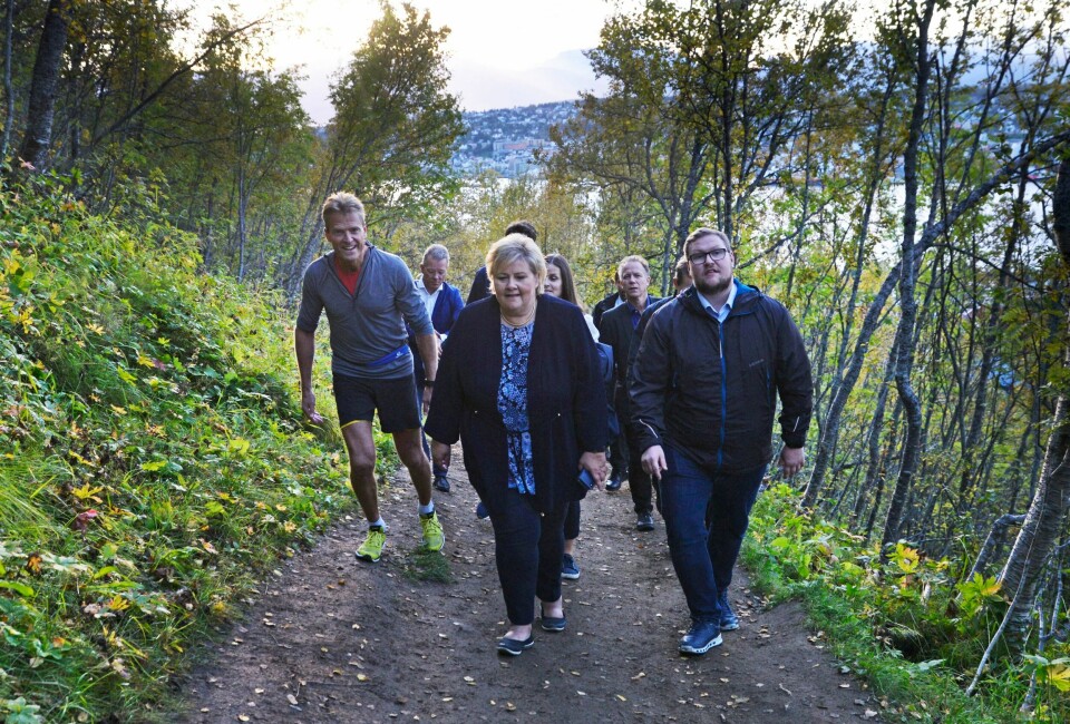 Høyre-leder Erna Solberg og hennes partikollega på Stortinget, Erlend Svardal Bøe (t.h.), venter utålmodig på at regjeringen skal få ned helsekøene. Høyre-leder Erna Solberg og hennes partikollega på Stortinget, Erlend Svardal Bøe (t.h.), venter utålmodig på at regjeringen skal få ned helsekøene. Foto: Rune Stoltz Bertinussen / NTB