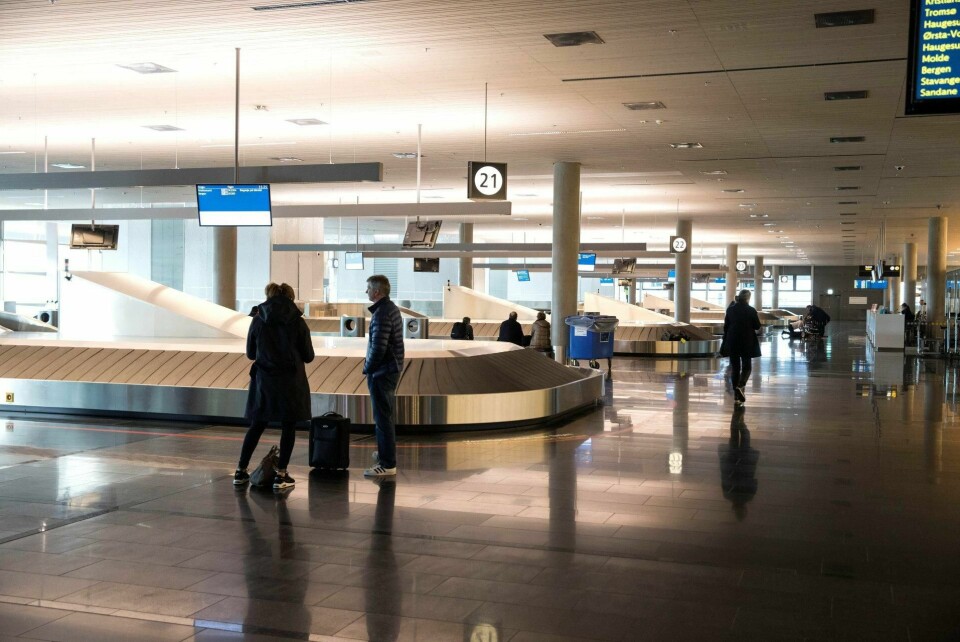 GOD PLASS: Fra flyplass til god plass? I løpet av årets fire første måneder gikk innenlandstrafikken ved Oslo lufthavn Gardermoen ned med 1 prosent. Med utenlandstrafikken inkludert har det likevel vært en økning i antallet passasjerer, men den er på beskjedne 0,7 prosent, ifølge tall fra Avinor. FOTO: GORM KALLESTAD/NTB SCANPIX