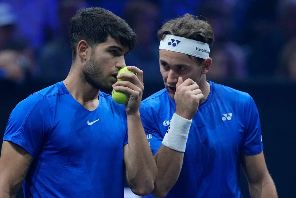 Carlos Alcaraz og Casper Ruud i aksjon i Laver Cup søndag. Sammen vant de i double og tente Europas tittelhåp. Carlos Alcaraz og Casper Ruud i aksjon i Laver Cup søndag. Sammen vant de i double og tente Europas tittelhåp. Foto: Ebrahim Noroozi / AP / NTB