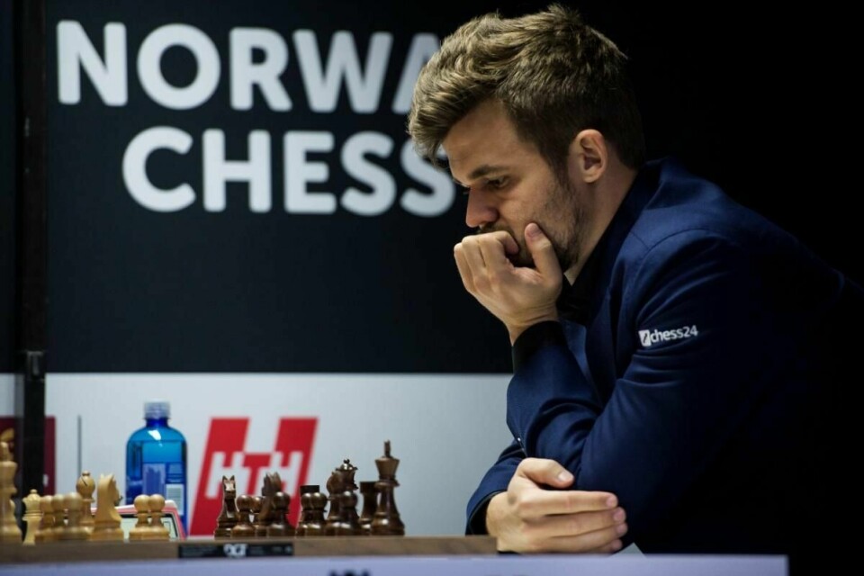 Carlsen ned fra lynsjakk-tronen etter fransk oppvisning