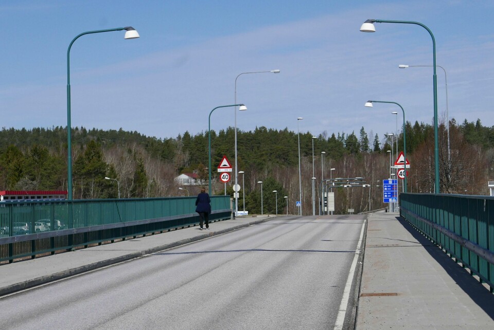 I dag kreves det bompenger over både den nye og gamle Svinesundbrua. Her fra den gamle. Nå ligger det an til at bommene fjernes allerede neste år.