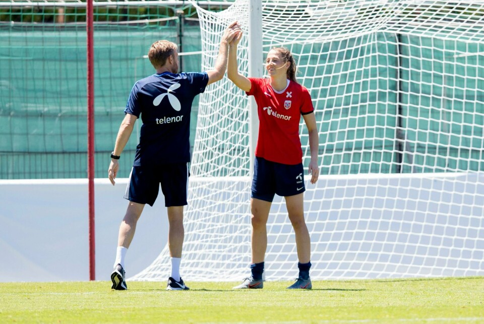 Landslagssjef Martin Sjögrem og Cecilie Fiskerstrand på fredagens trening.