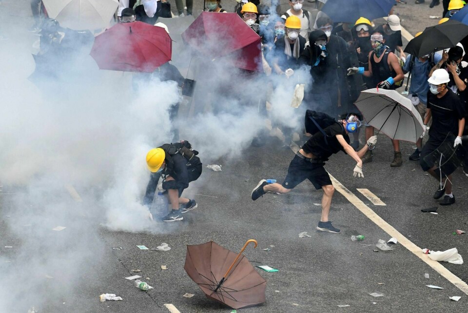 Demonstrantene ble møtt med tåregass fra politiet i Hongkong onsdag.