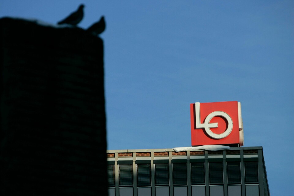 OSLO 20070123: Solen skinte på LO-logoen på toppen av Folkets Hus ved Youngstorget i Oslo tirsdag ettermiddag.
Foto: Stian Lysberg Solum / SCANPIX