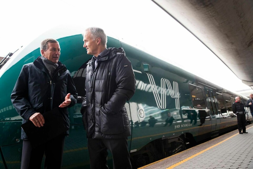 Konsernsjef i NSB Geir Isaksen (t.h.) og styreleder Dag Mejdell under presentasjonen av nytt felles navn for NSB og Nettbuss i mars. Men navneskiftet hjalp ikke i anbudskonkurransen om drift av flere viktige banestrekninger i Norge. FOTO: BERIT ROALD/NTB SCANPIX