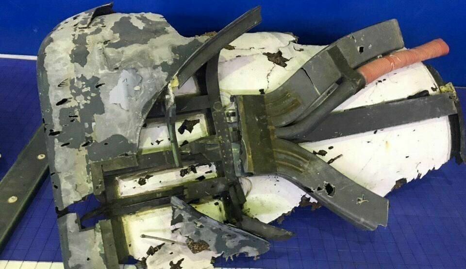 Ifølge iransk TV er dette deler av den nedskutte amerikanske dronen. FOTO: AFP/NTB SCANPIX