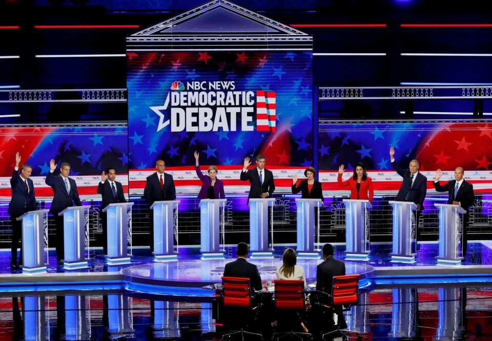 I GANG: Den første puljen med ti demokratiske kandidater møttes til debatt onsdag: Bill de Blasio, Tim Ryan, Julian Castro, Cory Booker, Elizabeth Warren, Beto O'Rourke, Amy Klobuchar, Tulsi Gabbard, Jay Inslee, John Delaney. Den andre puljen møttes torsdag kveld. FOTO: NTB SCANPIX I GANG: Den første puljen med ti demokratiske kandidater møttes til debatt onsdag: Bill de Blasio, Tim Ryan, Julian Castro, Cory Booker, Elizabeth Warren, Beto O'Rourke, Amy Klobuchar, Tulsi Gabbard, Jay Inslee, John Delaney. Den andre puljen møttes torsdag kveld. FOTO: NTB SCANPIX