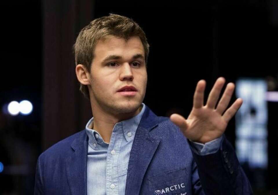 Magnus Carlsen vil jobbe for at et utenlandsk bettingselskap skal få etablere seg i det norske markedet. Det skaper reaksjoner.