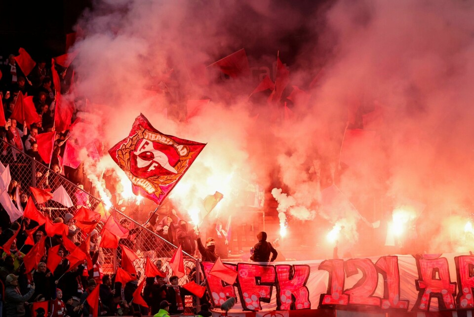 Et knippe Fredrikstad-supportere har fått brev om besøksforbud før bortekampen mot Sarpsborg i Eliteserien. Et knippe Fredrikstad-supportere har fått brev om besøksforbud før bortekampen mot Sarpsborg i Eliteserien. Foto: Paul S. Amundsen / NTB