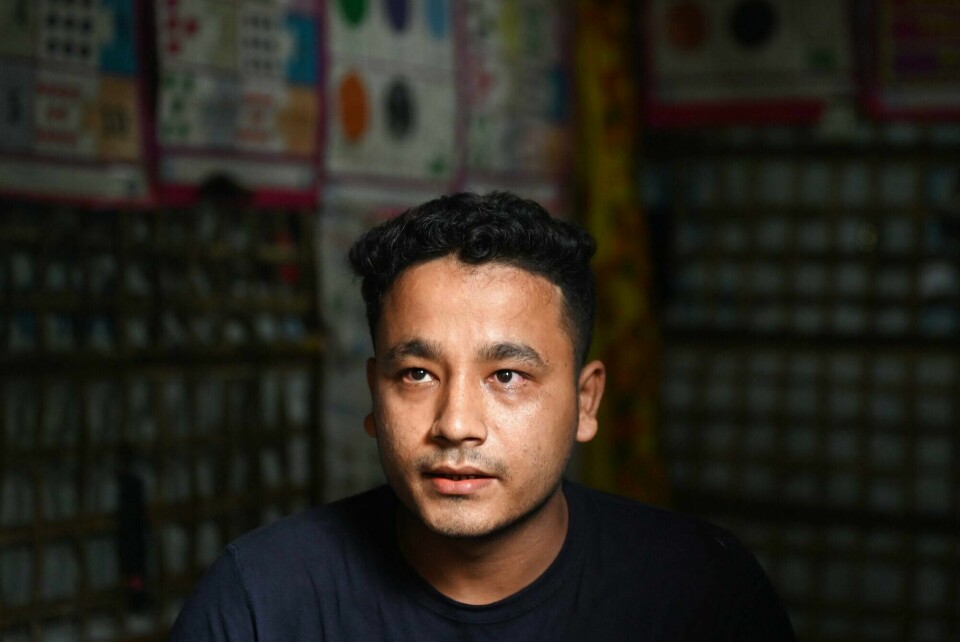 Mohammad Johar (22) forteller at hans svoger ble drept i et droneangrep som Arakan-hæren sto bak. Mohammad Johar (22) forteller at hans svoger ble drept i et droneangrep som Arakan-hæren sto bak.