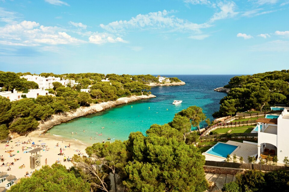 Når rogalendingene skal på pakketur, er det Mallorca som er førstevalget. Her fra Cala d'Or. Foto: Ving