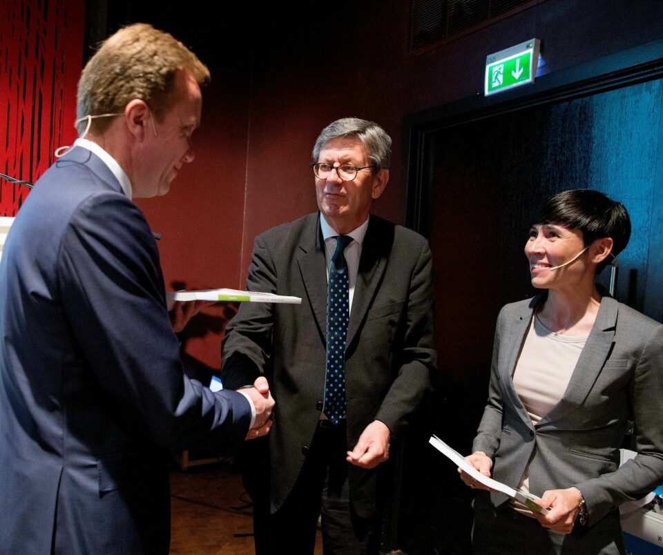 Evaluering: Leder av Afghanistan-utvalget, Bjørn Tore Godal, avgir rapport til utenriksminister Børge Brende (H) og forsvarsminsiter Ine Eriksen Søreide (H). En slik evaluering burde være en selvfølge hver gang norske politikere bringer landet inn i en væpnet konflikt, men det er det per dags dato ikke, skriver kronikkforfatteren.FOTO: HÅKON MOSVOLD LARSEN/NTB SCANPIX