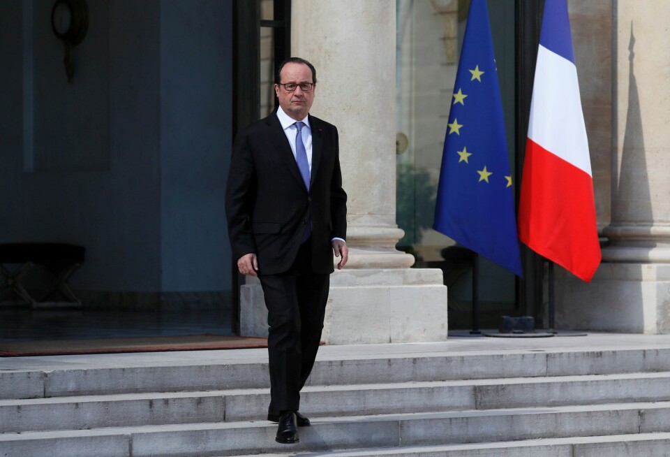 STOR SORG: Frankrikes president François Holland har erklært tre dagers landesorg etter at minst 84 mennesker ble drept i Nice torsdag. FOTO: Christophe Petit Tesson STOR SORG: Frankrikes president François Holland har erklært tre dagers landesorg etter at minst 84 mennesker ble drept i Nice torsdag. FOTO: Christophe Petit Tesson