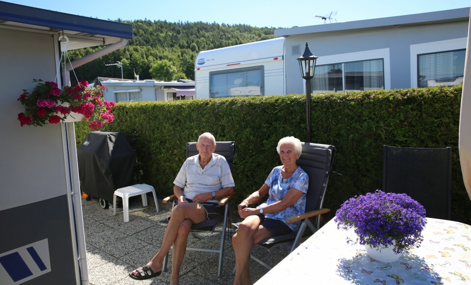 Campingveteraner: Asbjørn og Elsie Hagen tilbringer sin 52. strake sommer på sitt faste sted på Nes camping. Det er 58 år siden de først ferierte på campingplassen. ALLE FOTO: HERMAN HØGBY ROBERTSEN Campingveteraner: Asbjørn og Elsie Hagen tilbringer sin 52. strake sommer på sitt faste sted på Nes camping. Det er 58 år siden de først ferierte på campingplassen. ALLE FOTO: HERMAN HØGBY ROBERTSEN