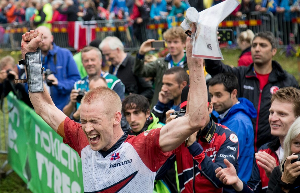 Så glad var Olav Lundanes da han skjønte VM-tittelen var i boks. Så glad var Olav Lundanes da han skjønte VM-tittelen var i boks.