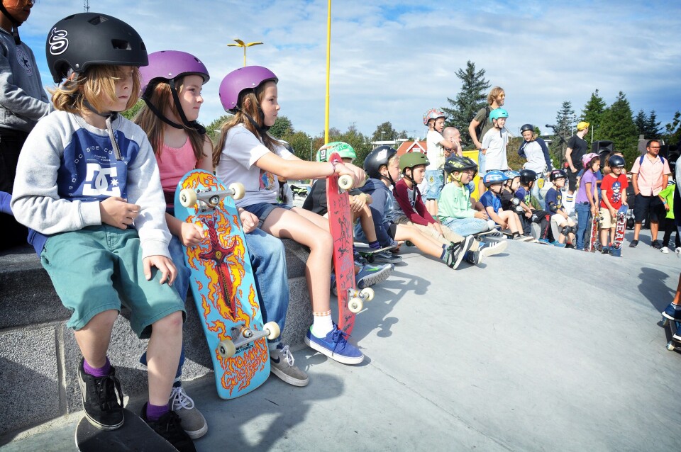Fra venstre Ole Felix (8) og tvillingene Alva og Kiri (9) Dokka. Søsknene bor på Sola, men tar gjerne turen til Tasta for å skate. Foto: Kjersti Riiber Fra venstre Ole Felix (8) og tvillingene Alva og Kiri (9) Dokka. Søsknene bor på Sola, men tar gjerne turen til Tasta for å skate. Foto: Kjersti Riiber