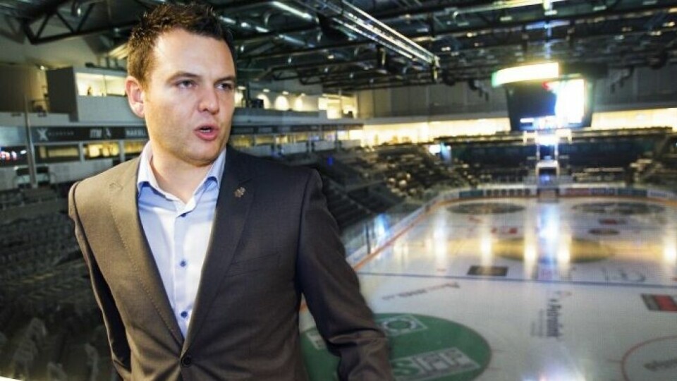 Sportsdirektør Pål Higson i Oilers sier at klubben ikke vil rapportere inn taklingen fra Joey Tenute på Dennis Sveum, men at forbundet selv burde tatt tak i situasjonen. Foto: Roy Storvik. Sportsdirektør Pål Higson i Oilers sier at klubben ikke vil rapportere inn taklingen fra Joey Tenute på Dennis Sveum, men at forbundet selv burde tatt tak i situasjonen. Foto: Roy Storvik.