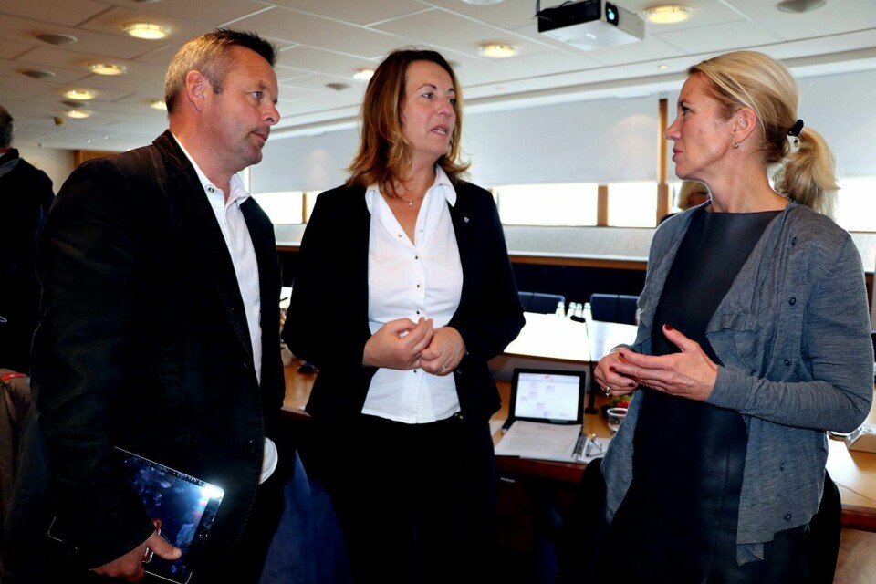 Torsdag morgen møttes toppledelsen i kommunene Stavanger, Rennesøy og Finnøy for å starte byggingen av «Nye Stavanger». Fra venstre Finnøy-ordfører Henrik Halleland, Rennesøy-ordfører Dagny Sunnanå Hausken og Stavanger-ordfører Christine Sagen Helgø. Foto: Arne Birkemo