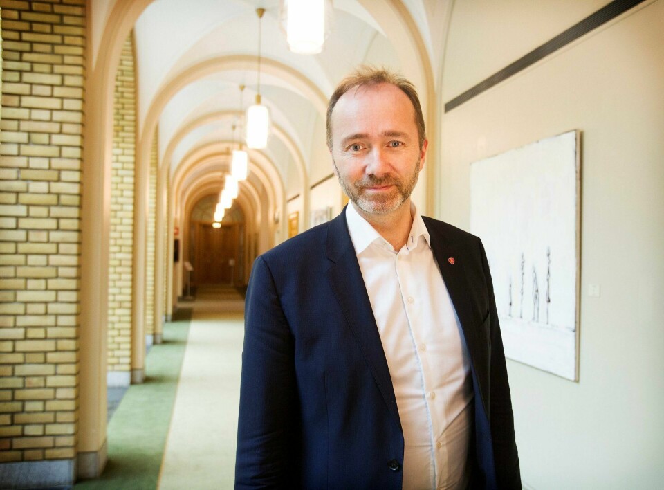 TRAKK SEG: Sent søndag kveld varslet Trond Giske sin avgang som nestleder i Arbeiderpartiet. Han stilte også sin plass som leder av Aps finansfraksjon til disposisjon. FOTO: ARNE OVE BERGO