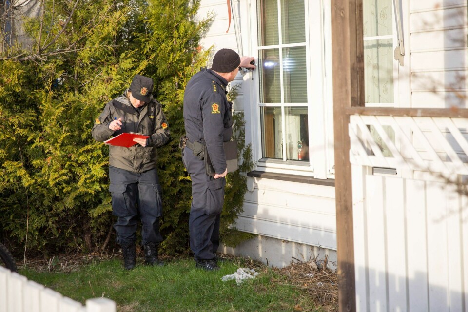 ETTERFORSKET: Politiet på åstedet etter knivstikkingen på Jeløy i november i 2016.