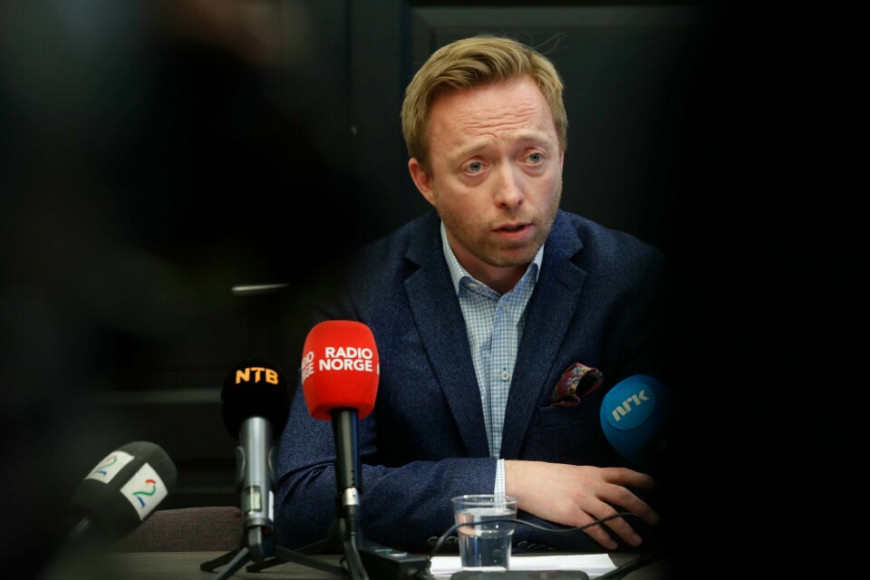 Høyres generalsekretær John-Ragnar Kvam Aarset uttaler seg om varslingssaken mot tidligere Unge Høyre-leder Kristian Tonning Riise på en pressekonferanse i Høyres Hus fredag.