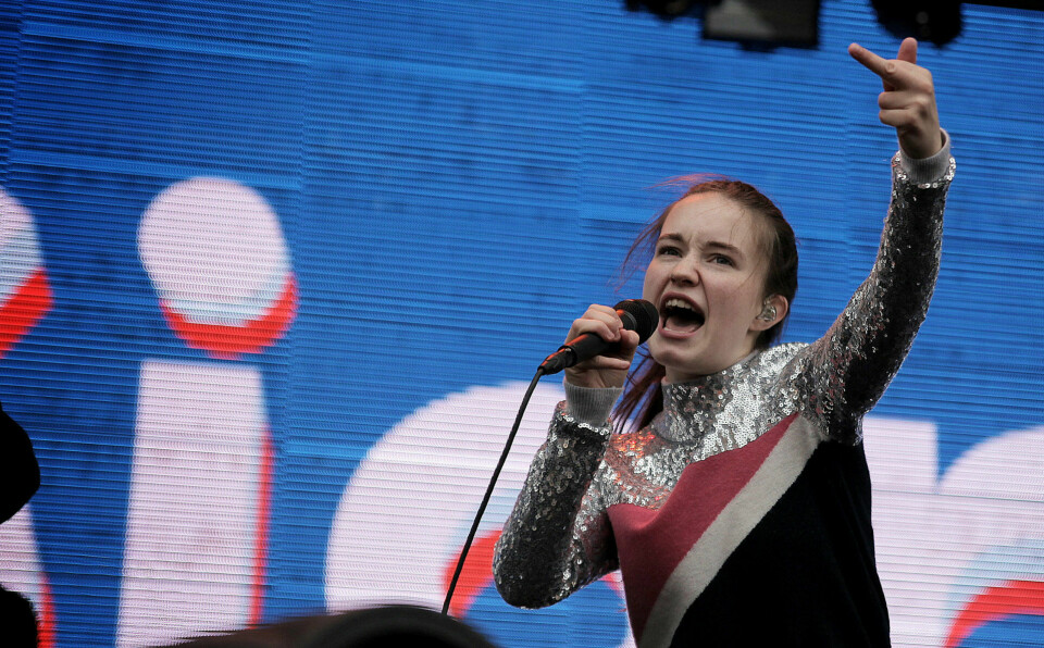 – Det er sjukt stas, sier Sigrid Raabe om det å bli tildelt en av årets viktigste utmerkelser i britisk musikkliv. Her slår hun seg løs på Roskilde-festivalen sist sommer. FOTO: MODE STEINKJER – Det er sjukt stas, sier Sigrid Raabe om det å bli tildelt en av årets viktigste utmerkelser i britisk musikkliv. Her slår hun seg løs på Roskilde-festivalen sist sommer. FOTO: MODE STEINKJER