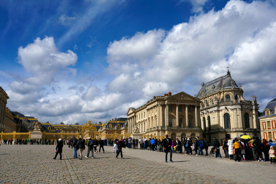 Versailles er en av verdens aller mest besøkte turistattraksjoner. Så unngå høysesong! Køene er imidlertid flere hundre meter lange hele året, så kjøp billett på forhånd! FOTO: CHRISTINE BAGLO Versailles er en av verdens aller mest besøkte turistattraksjoner. Så unngå høysesong! Køene er imidlertid flere hundre meter lange hele året, så kjøp billett på forhånd! FOTO: CHRISTINE BAGLO