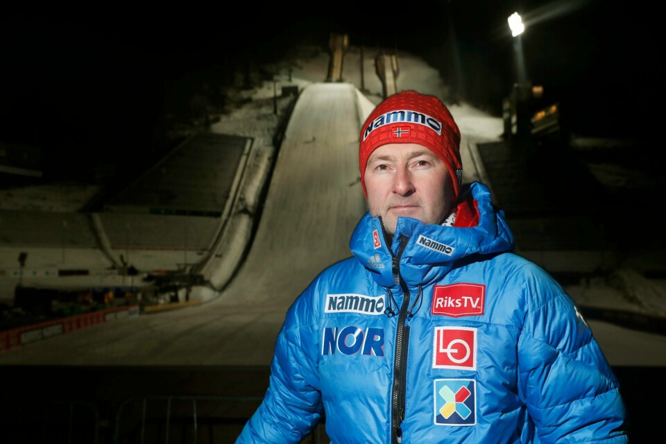 Christian Meyer nyter stor respekt for sin innsats for hoppjentene. Han gyver løs på nok en periode der han håper å løfte ikke bare de norske jentene, men kvinnens plass i verdenscupen.
