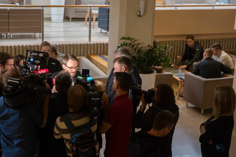 Landslagssjef Christian Berge måtte svare på spørsmål om Nora Mørk tirsdag. Landslagssjef Christian Berge måtte svare på spørsmål om Nora Mørk tirsdag.