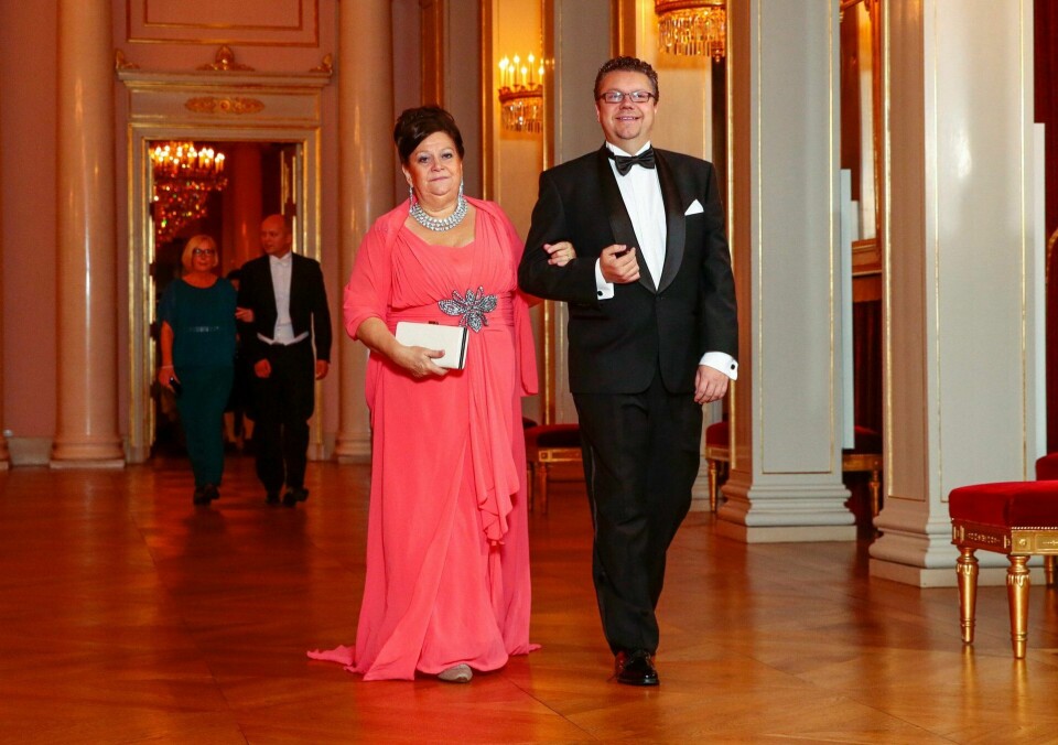Ingebjørg Amanda Godskesen (Frp) og Ulf Leirstein (Frp) på vei inn til den tradisjonsrike stortingsmiddagen på slottet i 2016.