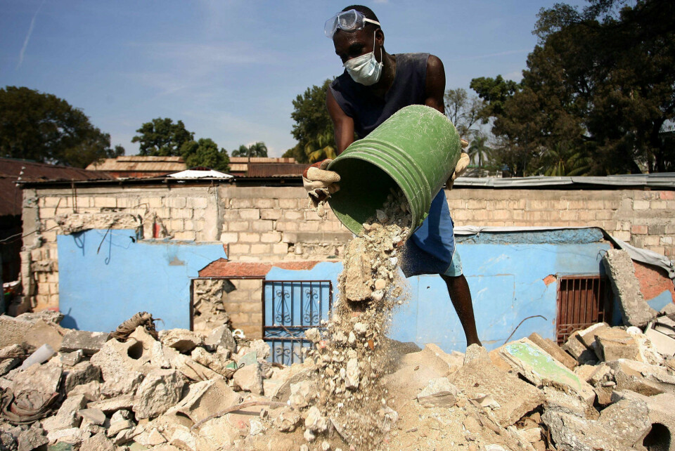 Det allerede fattige Haiti var helt på sammenbruddets rand etter jordskjelvet i 2010. Bistandsarbeidere strømmet til øya. Ikke alle hadde gode hensikter. Det allerede fattige Haiti var helt på sammenbruddets rand etter jordskjelvet i 2010. Bistandsarbeidere strømmet til øya. Ikke alle hadde gode hensikter.