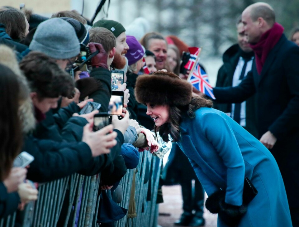 Hertuginne Kate og prins William møtte Folket på slottsplassen i dag.
