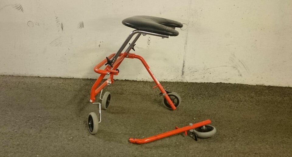 Slik så den gamle gåstolen ut etter at beinet knakk. Slik så den gamle gåstolen ut etter at beinet knakk.