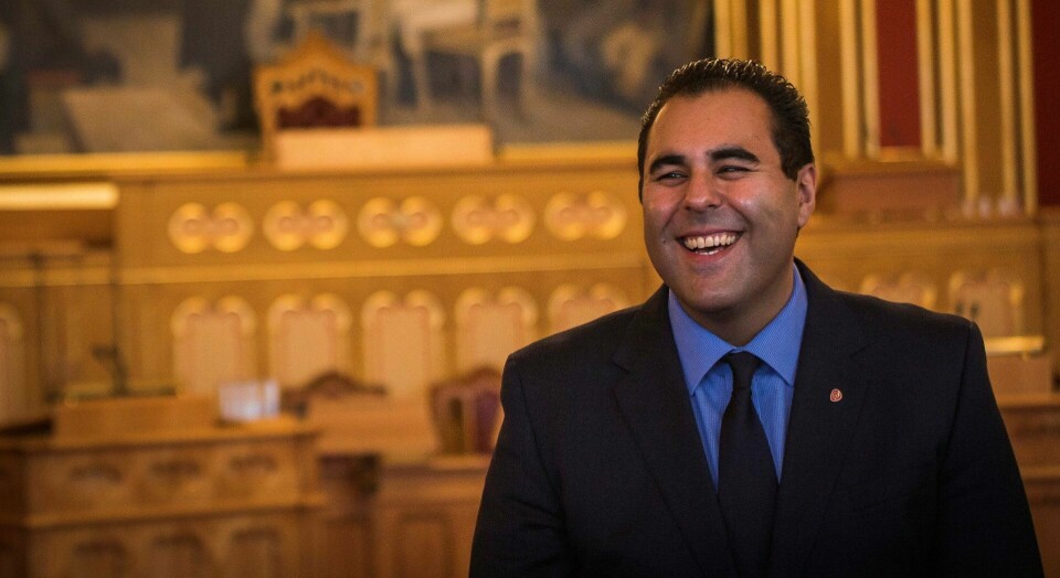 – Jeg er en sosialdemokrat som ønsker å finne de gode politiske løsningene, sier Masud Gharahkhani til sitt forsvar etter å ha blitt hardt kritisert, også av mange andre Ap-politikere.