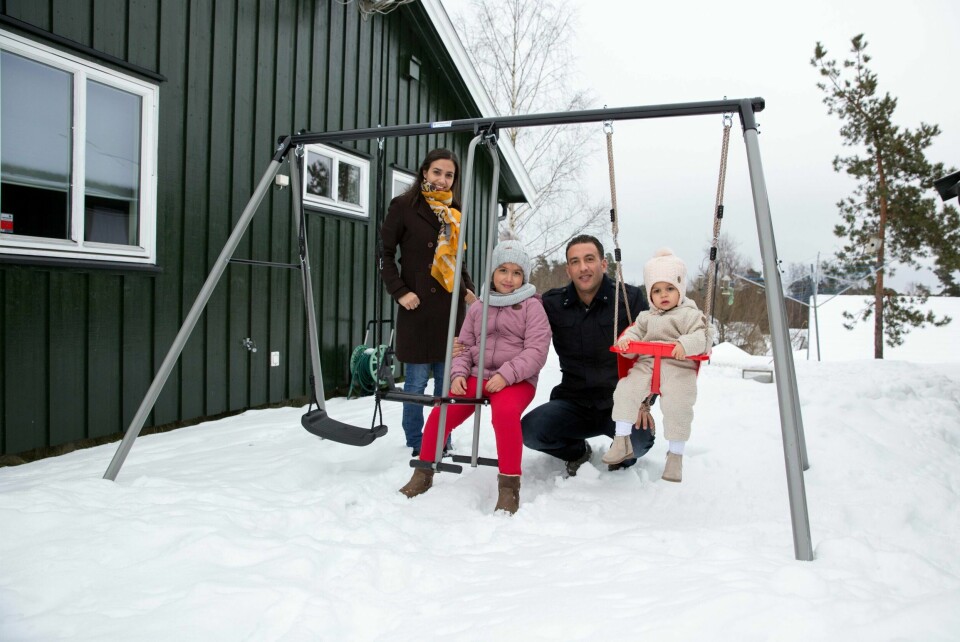 Ismahene Boussakra, Larbi Benaouda og barna Lina Benaouda (6 år) og Nora Benaouda (1.5 år) flyttet fra Moss til Våler i fjor. De mener det er en flott kommune å vokse opp i.