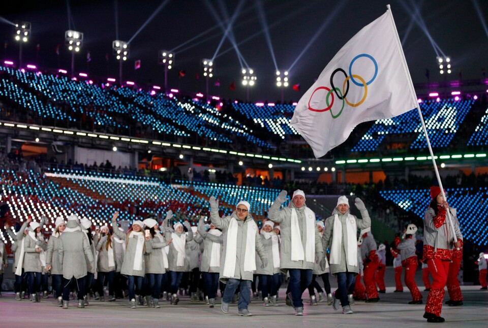 De olympiske utøverne fra Russland under åpningsseremonien i Pyeongchang. Slik blir utøverne også seende ut under søndagens avslutningsseremoni.