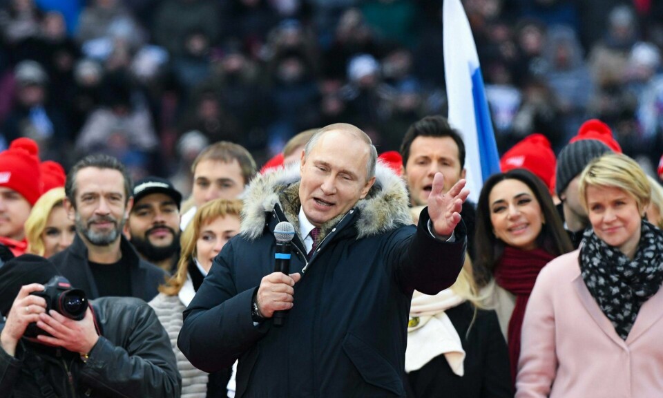 VALG: Den russiske fare har tidvis vært fremstilt som uproporsjonal stor. Dessverre skaper det også en negativ reaksjon fra russisk hold, ikke ulikt når mennesker føler seg urettferdig behandlet, skriver Minda Holm. Søndag holdes valg i Russland. Her holder Vladimir Putin en tale foran valget. FOTO: KIRILL KUDRYAVTSEV/NTB SCANPIX