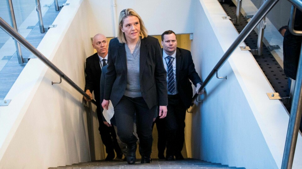 GA SEG: Sylvi Listhaug (Frp) forlater Justisdepartementet, men lover å fortsette kampen i Stortinget. I sin Facebook-post der Listhaug erklærer at hun går av, handler det meste om Listhaug selv. Hun skriver «jeg» 15 ganger og «meg» ni ganger, påpeker retorikkprofessor Jens Kjeldsen ved Universitetet i Bergen.